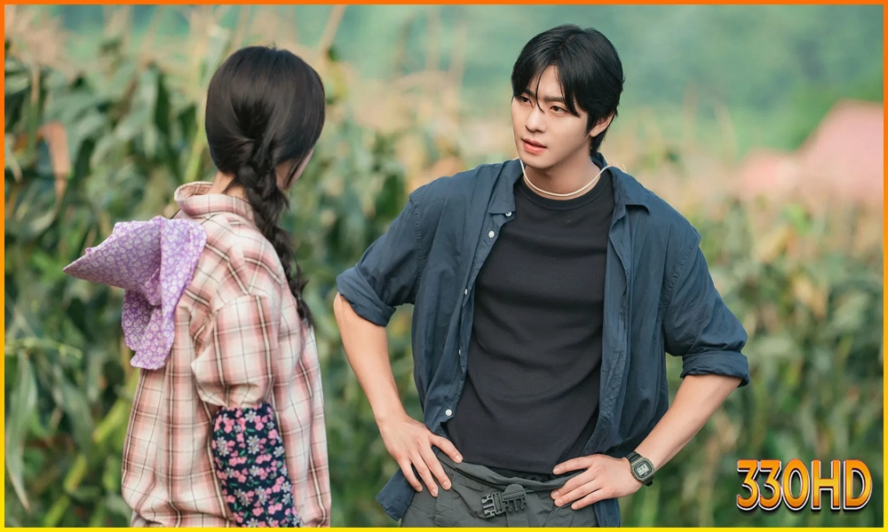 ฉากจากซีรี่ย์ รักเธอหมดใจ Sold Out on You แสดงให้เห็นเคมีระหว่างพระนางในบรรยากาศฟาร์มที่อบอุ่น